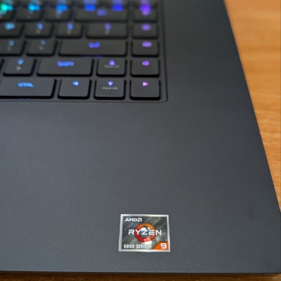 ALIENWARE M17 R5 - Picture 3 of 4